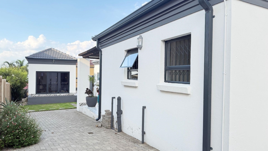 5 Bedroom Property for Sale in Model Park Mpumalanga
