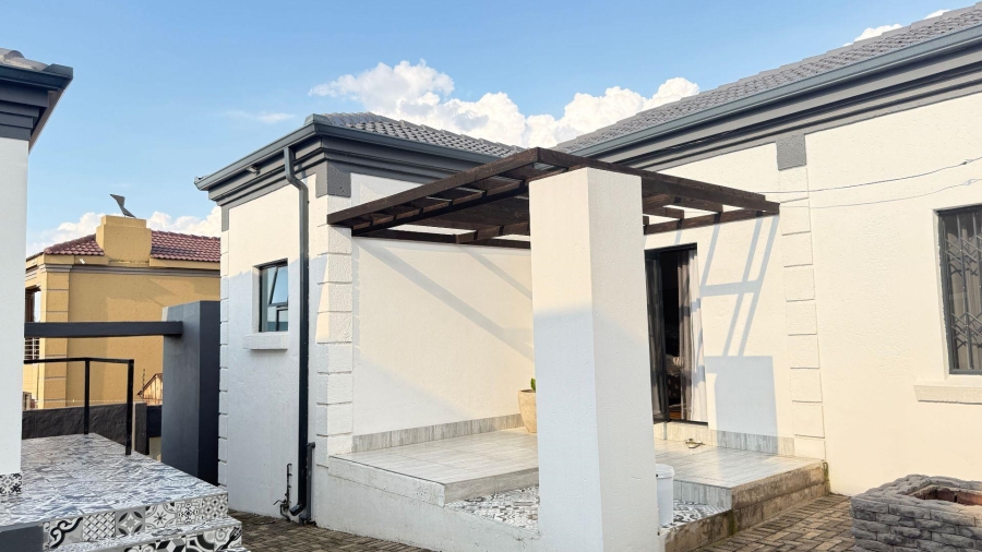5 Bedroom Property for Sale in Model Park Mpumalanga