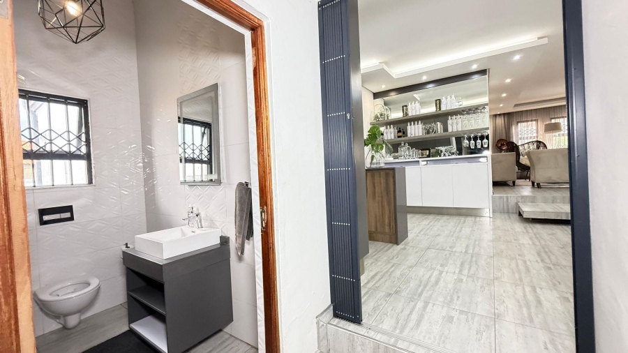 5 Bedroom Property for Sale in Model Park Mpumalanga