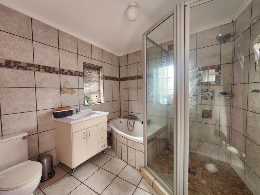 To Let 5 Bedroom Property for Rent in West Acres Mpumalanga