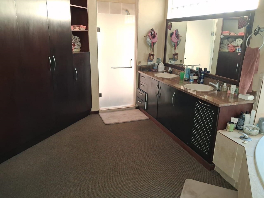 7 Bedroom Property for Sale in Uitsig Landgoed The Rest Mpumalanga