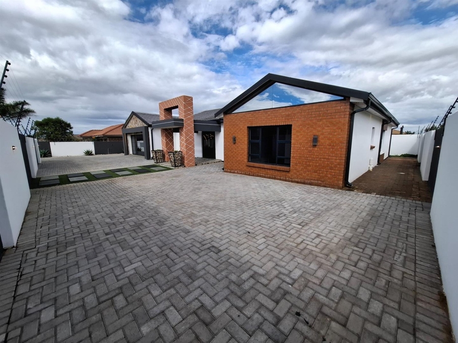 4 Bedroom Property for Sale in Aerorand Mpumalanga