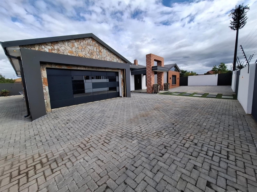 4 Bedroom Property for Sale in Aerorand Mpumalanga