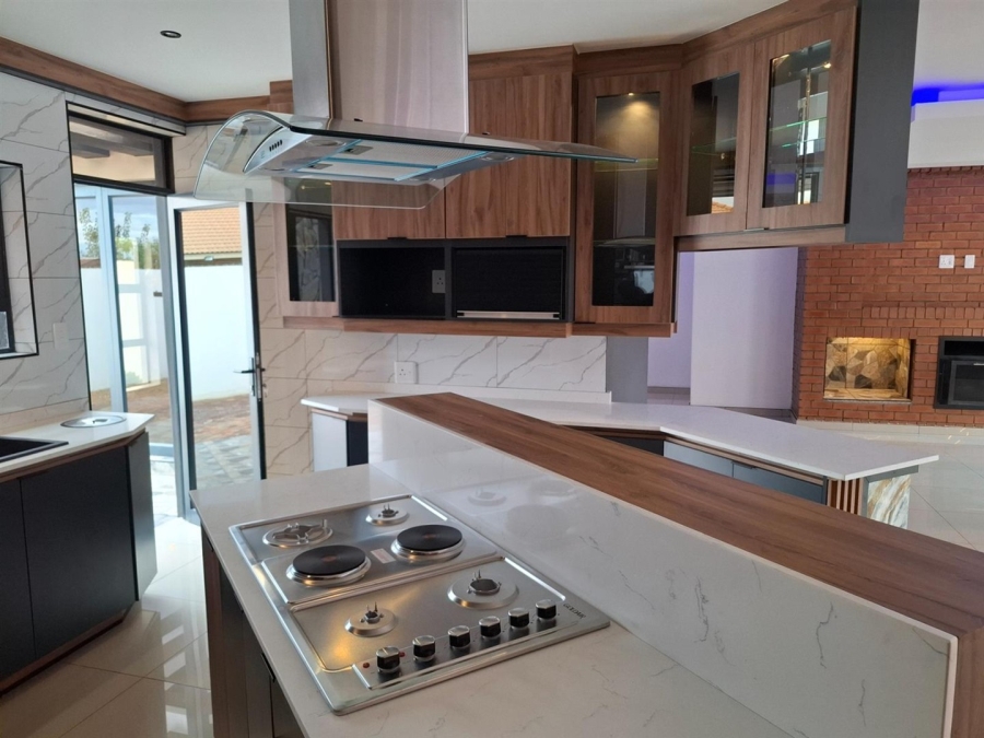 4 Bedroom Property for Sale in Aerorand Mpumalanga