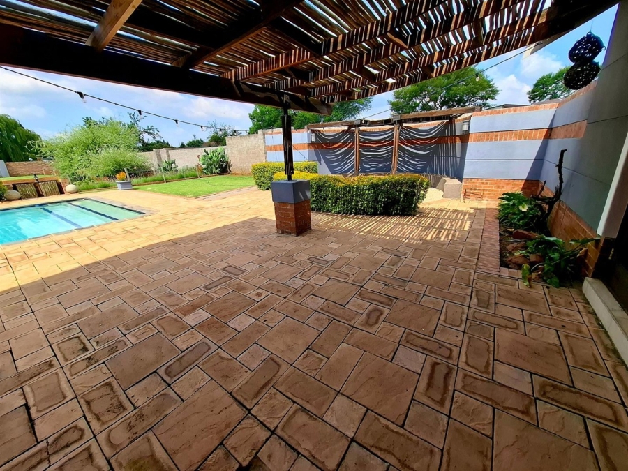 5 Bedroom Property for Sale in Middelburg Central Mpumalanga