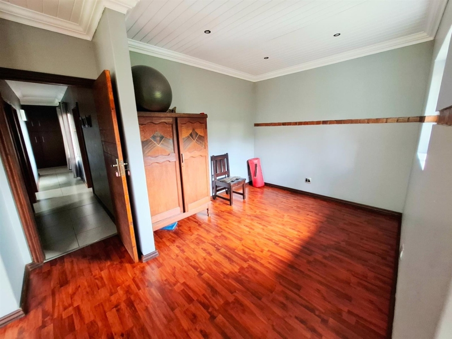 5 Bedroom Property for Sale in Middelburg Central Mpumalanga