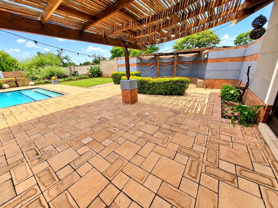 5 Bedroom Property for Sale in Middelburg Central Mpumalanga