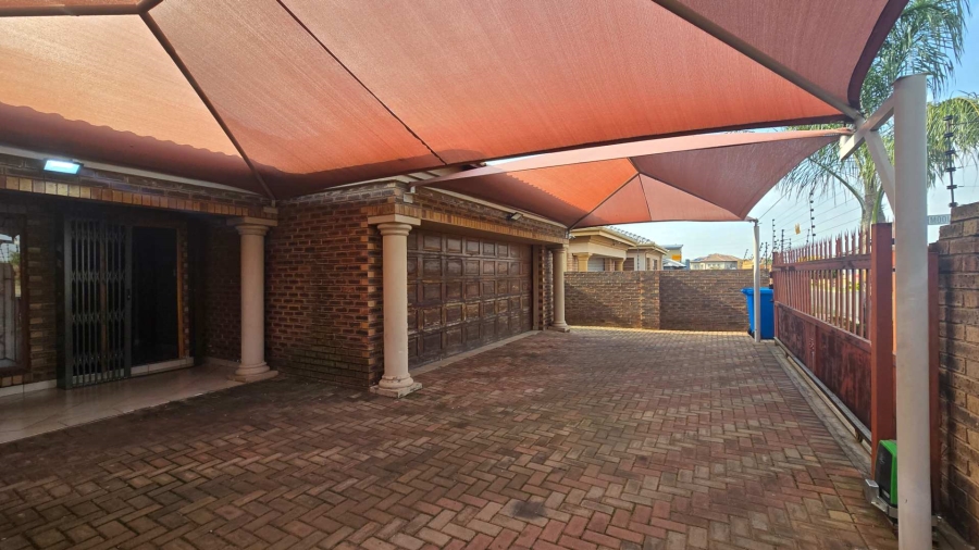 4 Bedroom Property for Sale in Aerorand Mpumalanga