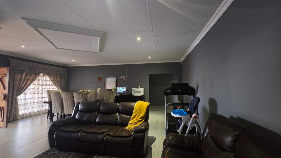 4 Bedroom Property for Sale in Aerorand Mpumalanga