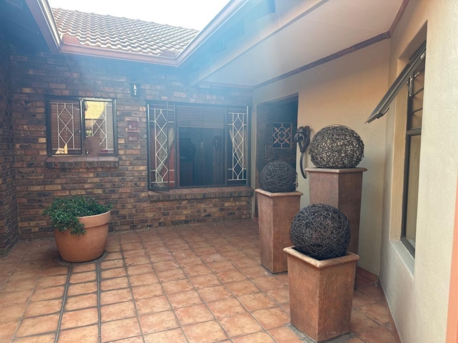 5 Bedroom Property for Sale in Aerorand Mpumalanga