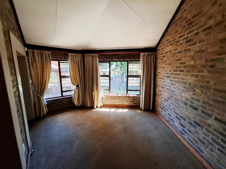 5 Bedroom Property for Sale in Aerorand Mpumalanga