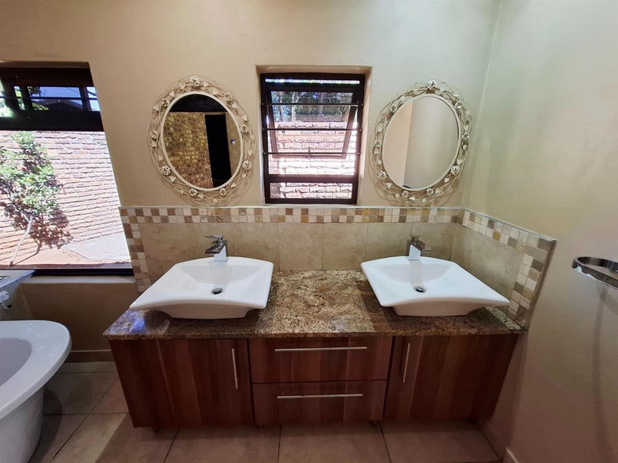 5 Bedroom Property for Sale in Aerorand Mpumalanga