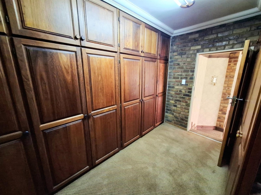 5 Bedroom Property for Sale in Aerorand Mpumalanga