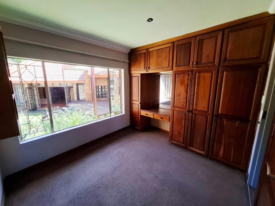 5 Bedroom Property for Sale in Aerorand Mpumalanga