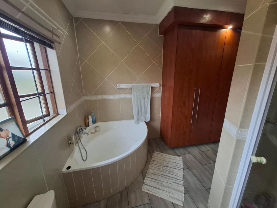 4 Bedroom Property for Sale in Aerorand Mpumalanga