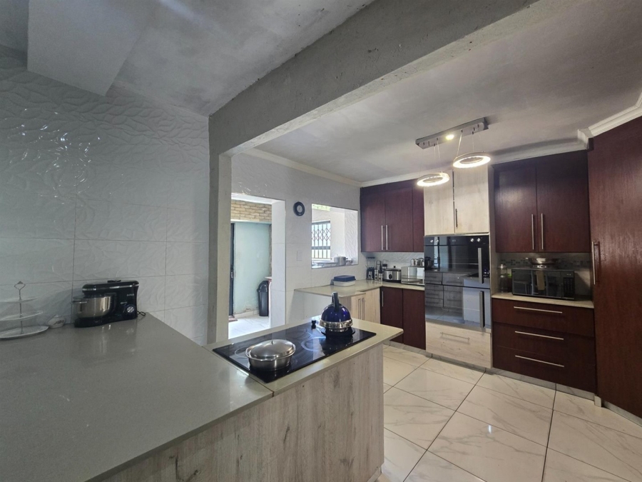 10 Bedroom Property for Sale in Aerorand Mpumalanga
