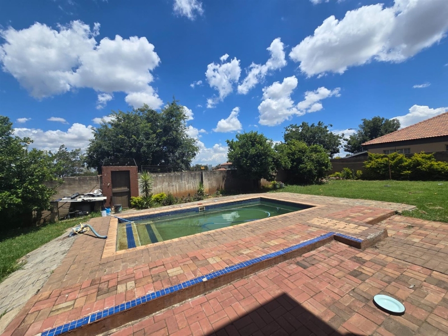 10 Bedroom Property for Sale in Aerorand Mpumalanga