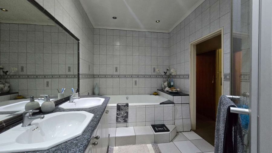 3 Bedroom Property for Sale in Gholfsig Mpumalanga