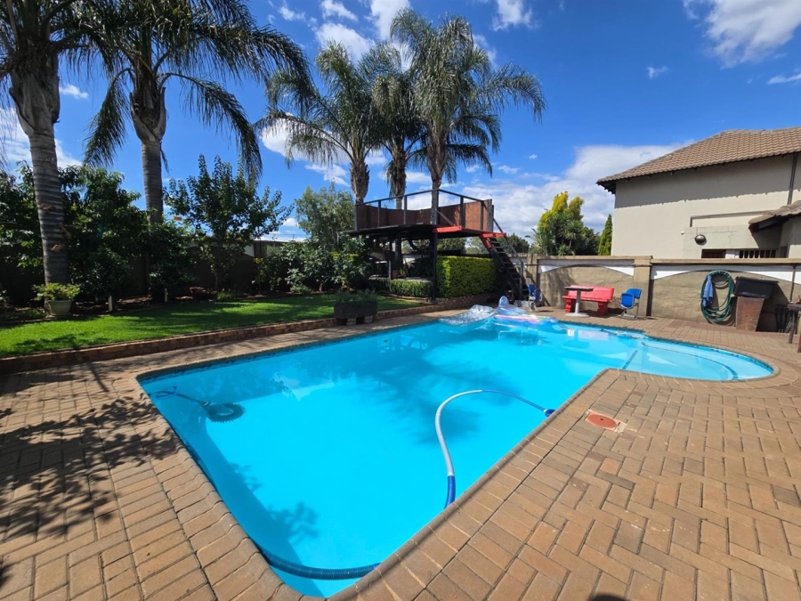 5 Bedroom Property for Sale in Aerorand Mpumalanga