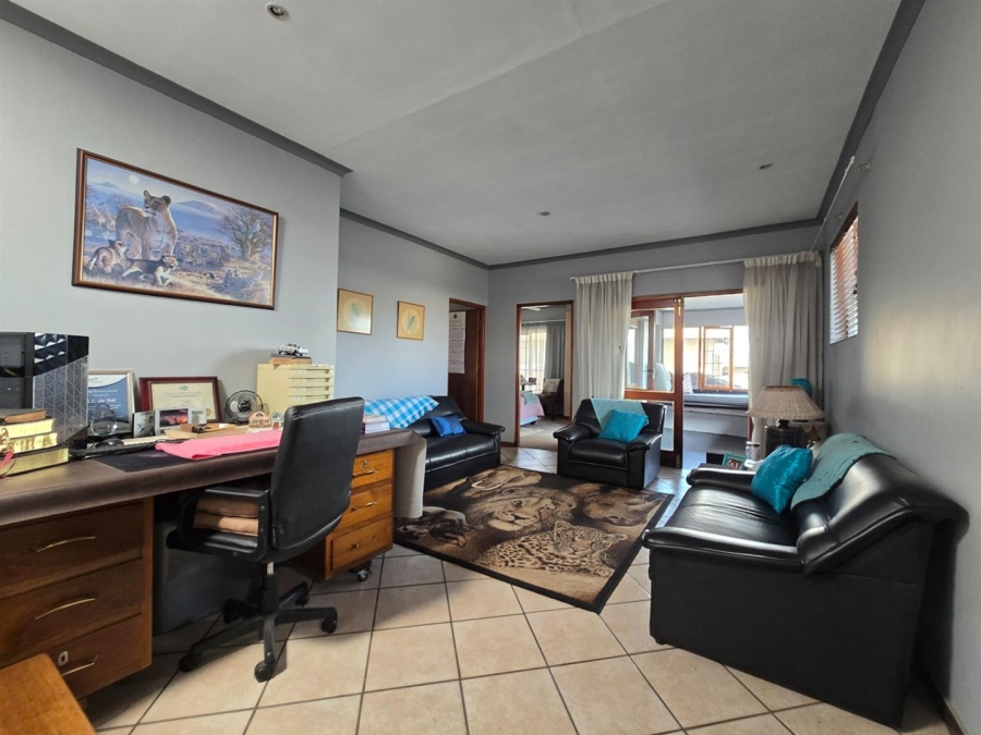 5 Bedroom Property for Sale in Aerorand Mpumalanga