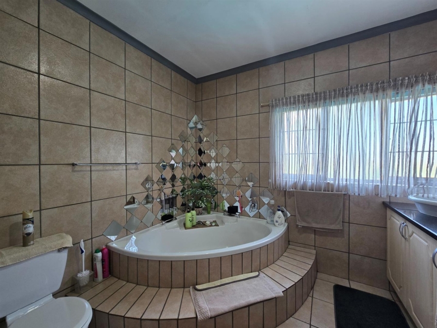 5 Bedroom Property for Sale in Aerorand Mpumalanga