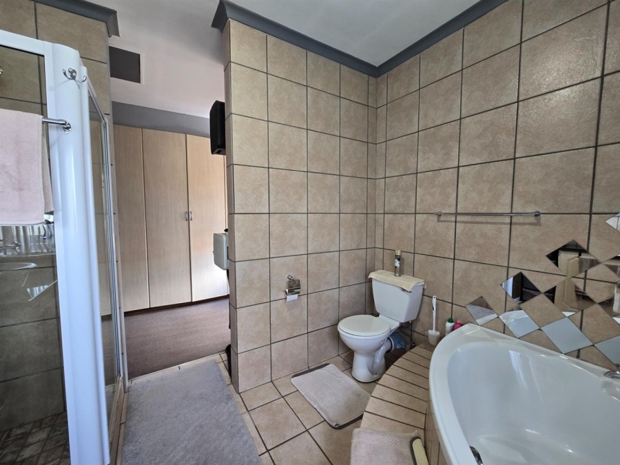 5 Bedroom Property for Sale in Aerorand Mpumalanga
