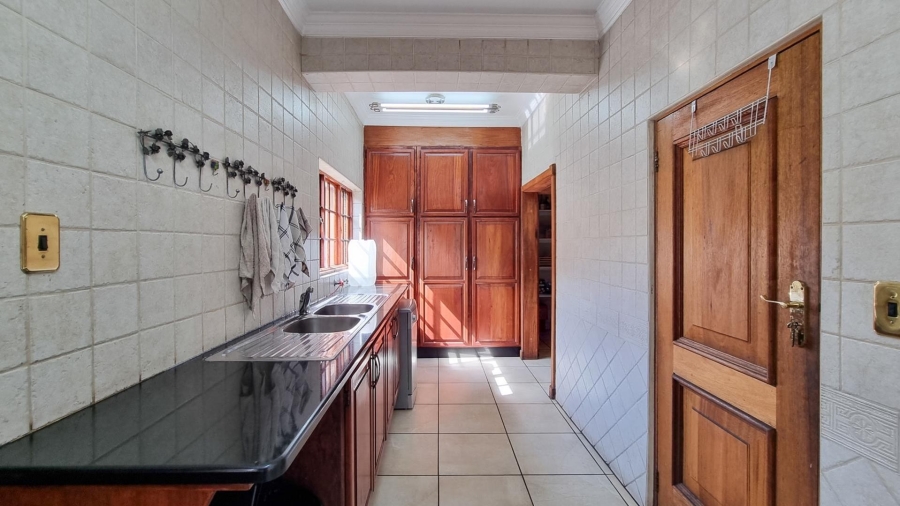 6 Bedroom Property for Sale in Aerorand Mpumalanga