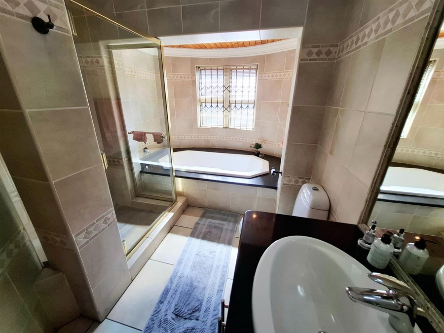 6 Bedroom Property for Sale in Aerorand Mpumalanga