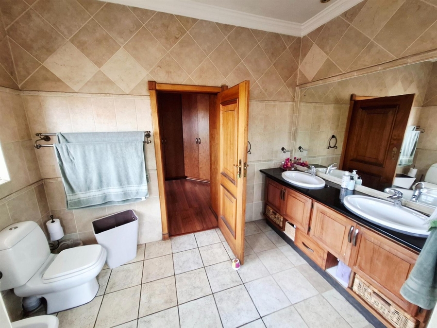 6 Bedroom Property for Sale in Aerorand Mpumalanga
