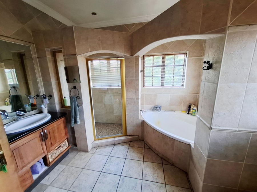 6 Bedroom Property for Sale in Aerorand Mpumalanga