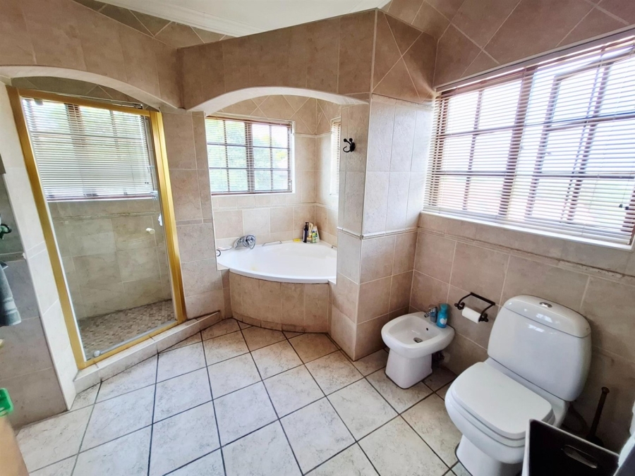 6 Bedroom Property for Sale in Aerorand Mpumalanga