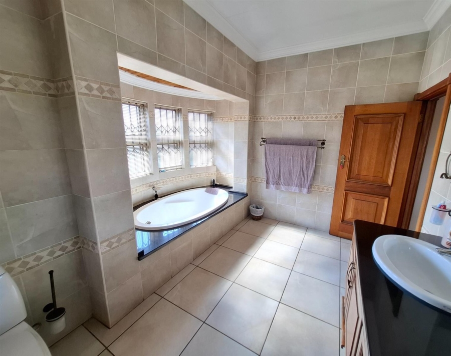 6 Bedroom Property for Sale in Aerorand Mpumalanga