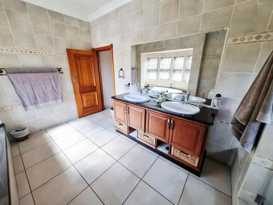 6 Bedroom Property for Sale in Aerorand Mpumalanga