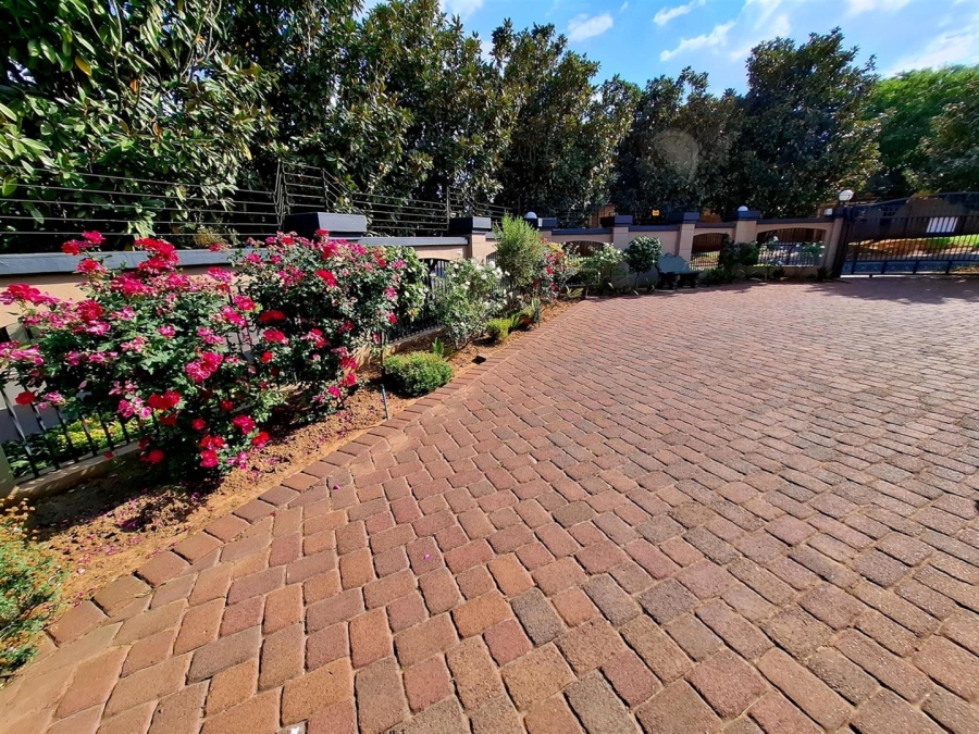 6 Bedroom Property for Sale in Aerorand Mpumalanga
