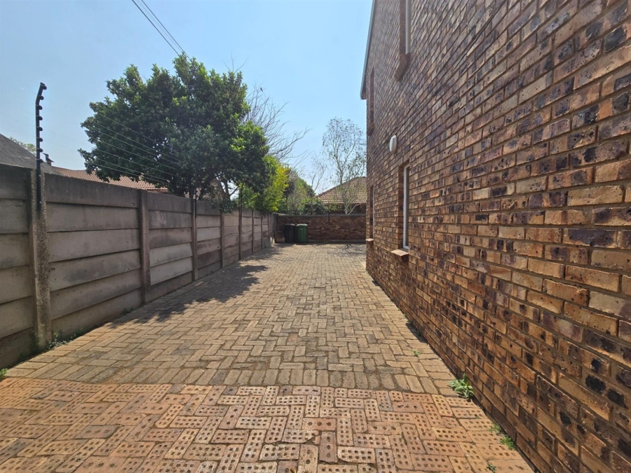 8 Bedroom Property for Sale in Aerorand Mpumalanga