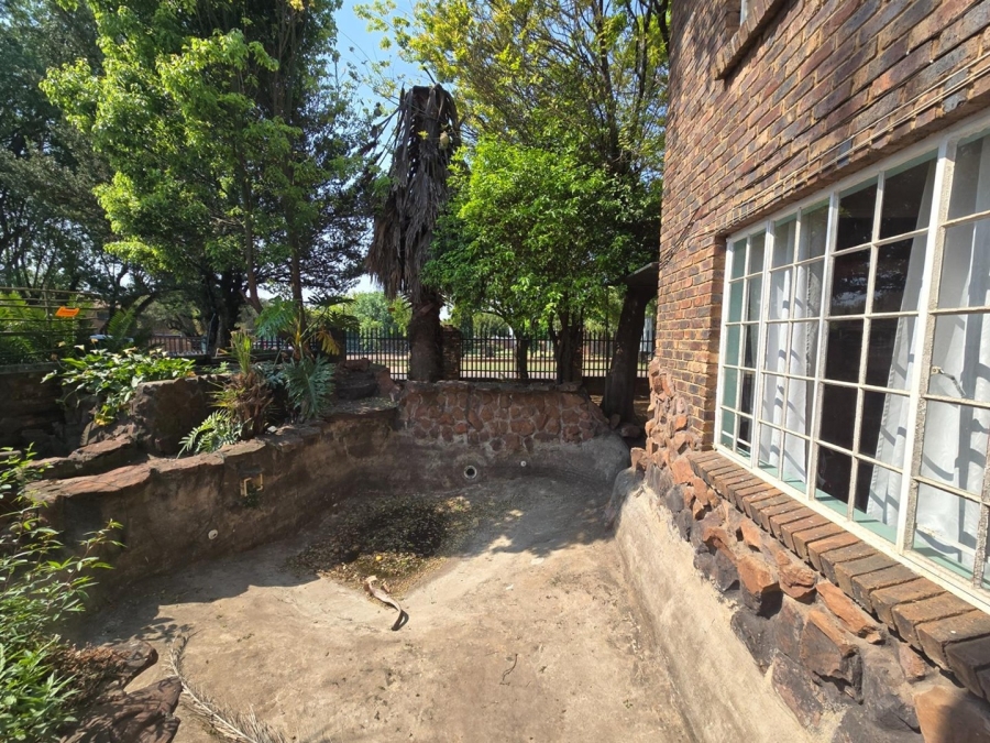 8 Bedroom Property for Sale in Aerorand Mpumalanga