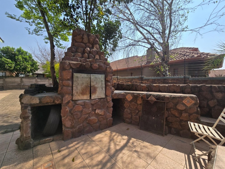 8 Bedroom Property for Sale in Aerorand Mpumalanga