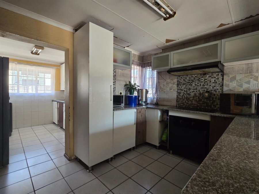 8 Bedroom Property for Sale in Aerorand Mpumalanga