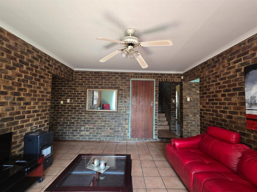 8 Bedroom Property for Sale in Aerorand Mpumalanga