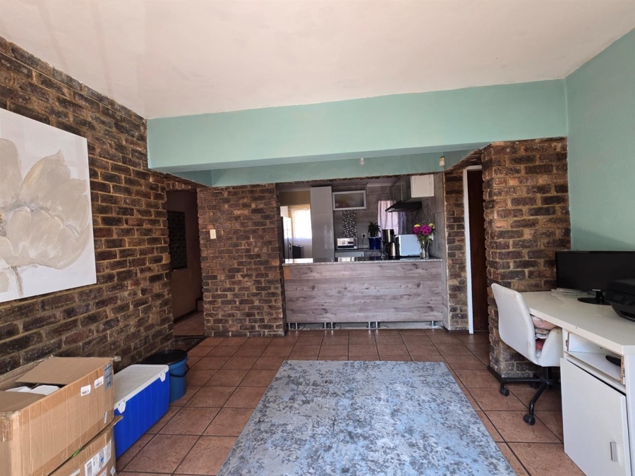 8 Bedroom Property for Sale in Aerorand Mpumalanga