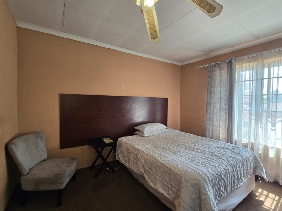 8 Bedroom Property for Sale in Aerorand Mpumalanga