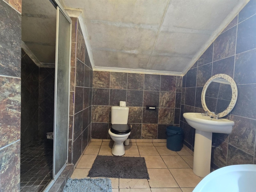 8 Bedroom Property for Sale in Aerorand Mpumalanga