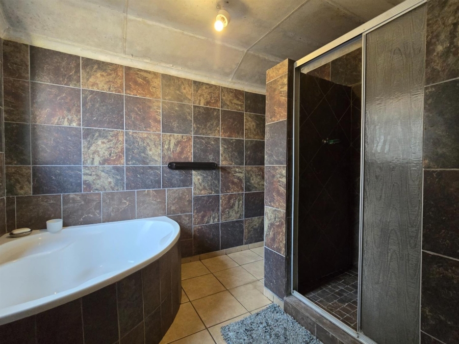 8 Bedroom Property for Sale in Aerorand Mpumalanga