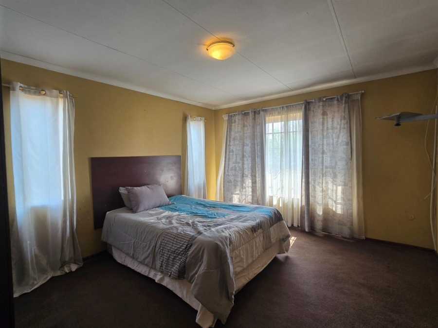 8 Bedroom Property for Sale in Aerorand Mpumalanga