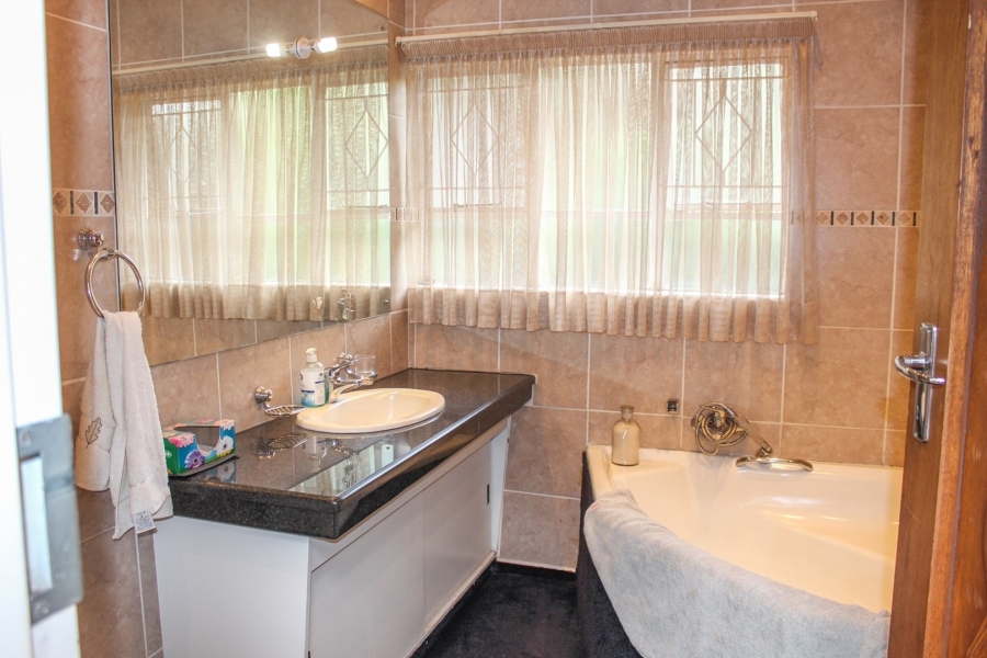 4 Bedroom Property for Sale in Gholfsig Mpumalanga