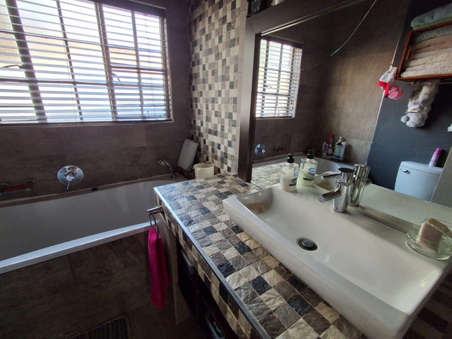 3 Bedroom Property for Sale in West Acres Mpumalanga