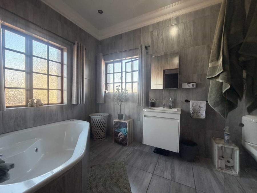 4 Bedroom Property for Sale in Aerorand Mpumalanga