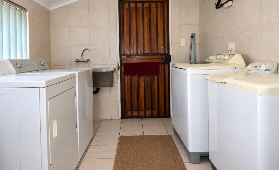 To Let 7 Bedroom Property for Rent in Reyno Ridge Mpumalanga