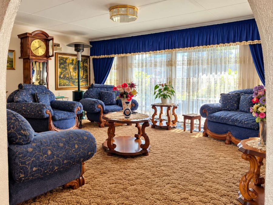To Let 7 Bedroom Property for Rent in Reyno Ridge Mpumalanga