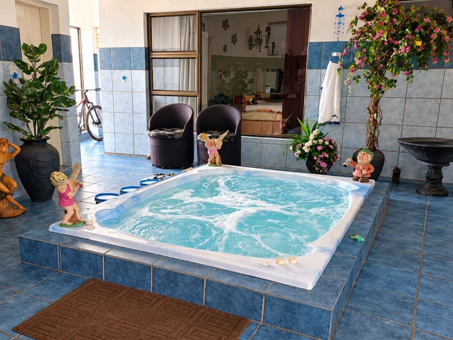 To Let 7 Bedroom Property for Rent in Reyno Ridge Mpumalanga